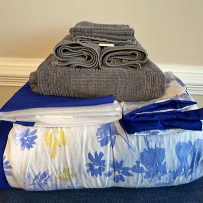 3Pc King Bedding Set and Towels 