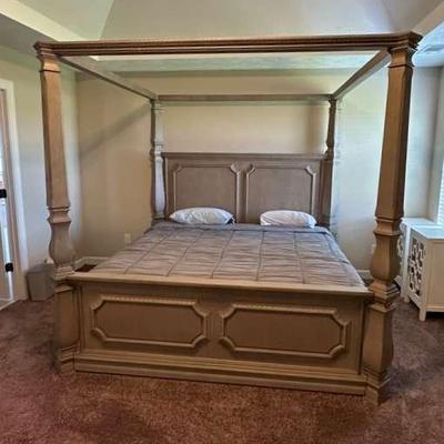 King Size Canopy Bed 