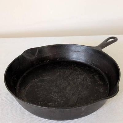 Antique Favorite Piqua Ware Cast Iron Skillet