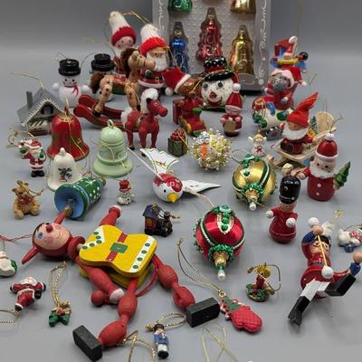 Classic Christmas Ornaments 