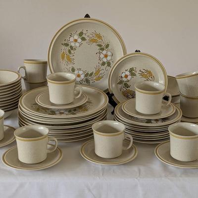 Hearthside Prairie Flowers Stoneware Set