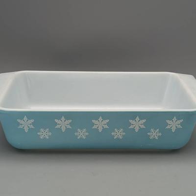 Pyrex Turquoise Snowflake Baking Dish 