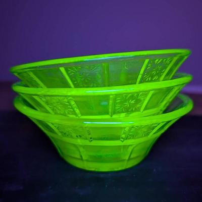 1930's Jeanette Glass Uranium Berry Bowls