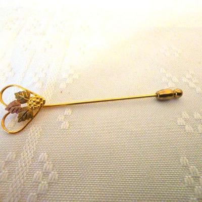 Grapes & leaves 10k Stick Pin