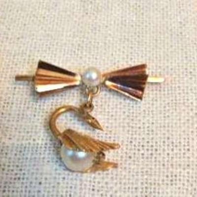 Vintage 12k Swan And Pearl Pendant