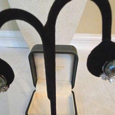 Fantasia By DeSerio Black Pearl Earrings 