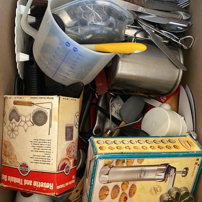 Miscellaneous Cookware, Flatware And Bakeware 