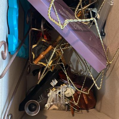 Picture Frame Holders And Miscellaneous Door Hangers