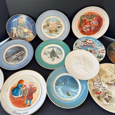 Various Vintage Christmas Plates 