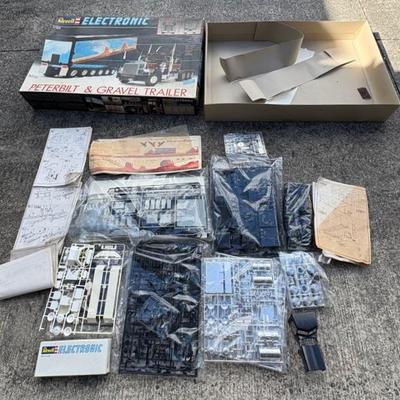 KKS056 Revel Electronic Peterbilt & Gravel Trailer Model Kit Sealed in Box