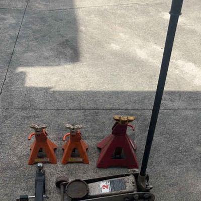 KKS002 - Hydraulic Floor Jack, Jack Stands, And Truck Hitch