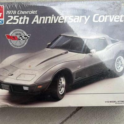 KKS064 AMt ERTL 1978 Chevrolet 25th Anniversary Corvette Model Car Set Sealed