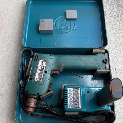 KKS037 Makita Cordless Drill And Fast Charger With Battery 