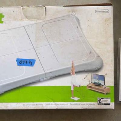 KKS073 Nintendo Wii Fit Balance Board Bundle + Wii Nunchuk Accessory
