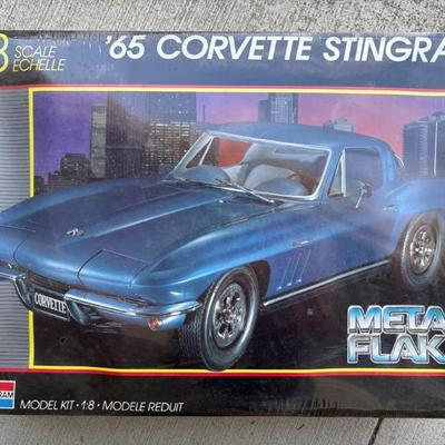KKS058 Sealed Monogram '65 Corvette Stingray 1/8 scale model kit 