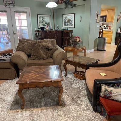 Sale Photo Thumbnail #2: Living room 