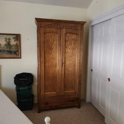 Sale Photo Thumbnail #6: Wood cabinet 