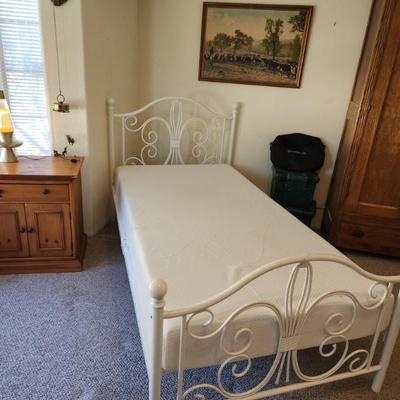 Sale Photo Thumbnail #3: Twin bed 