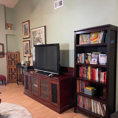 Sale Photo Thumbnail #16: Tv and holder 