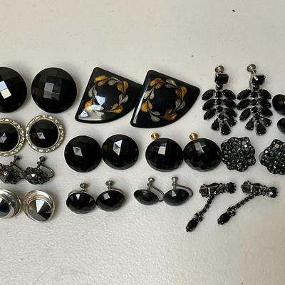 Black Earrings 