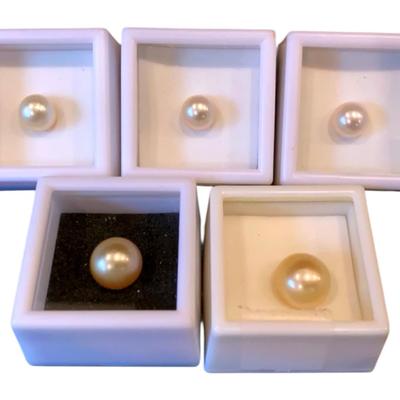 Two Cultured Golden South Sea Pearls And Three Cultured White South Sea Pearls