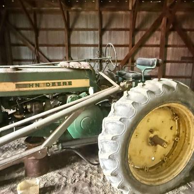 Vintage John Deere 620 Tractor-Untested-Not currently in working condition
