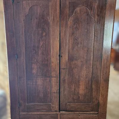 Wood Wardrobe with Rounded Edge