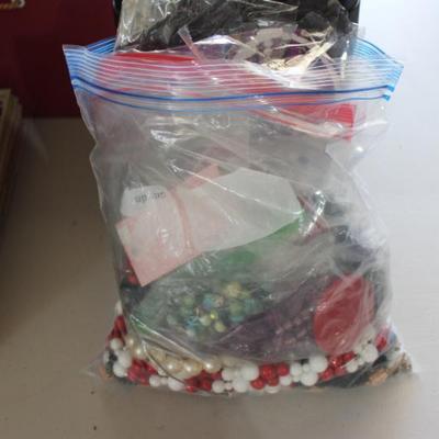 Sale Photo Thumbnail #68: Bag of jewlery that needs repair