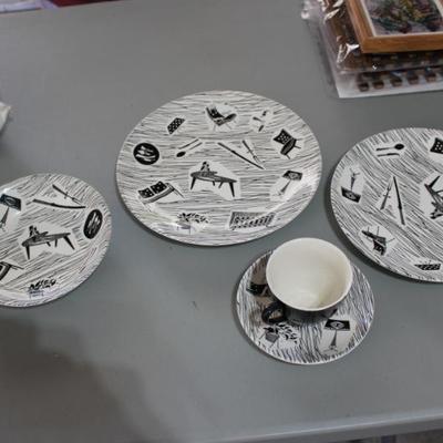 Sale Photo Thumbnail #33: Homemaker place settings by Ridgway Potteries England 