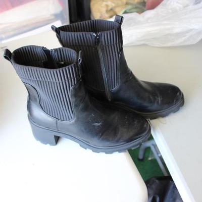 Sale Photo Thumbnail #168: Women's size 11 boots
