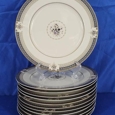 Mikasa Grand Ivory 'Tropez' Salad Plates (12)