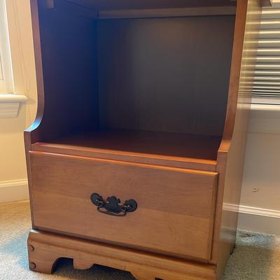 Gimbel’s Parkleigh Manor 1-Drawer Nightstand 