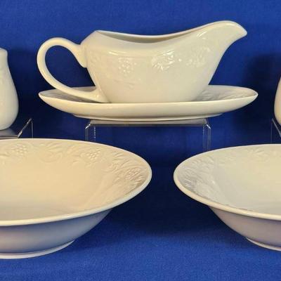 'Totally Today' White Serviceware (6)