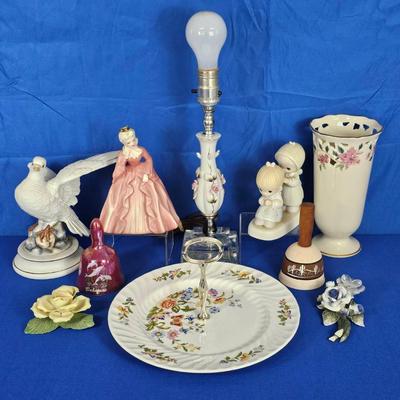 Assorted Porcelain Decor (10)
