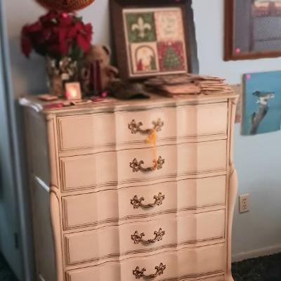 Chest of drawers