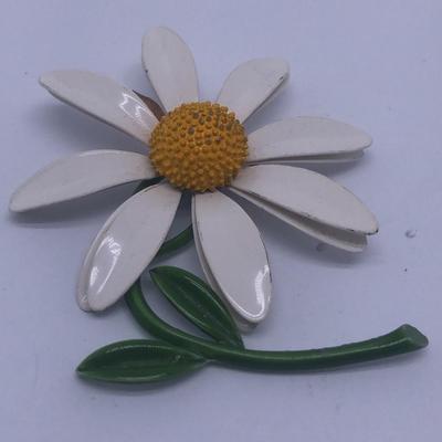 Daisy Flower Brooch 