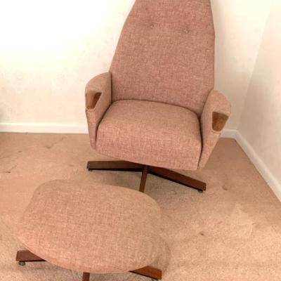 Sale Photo Thumbnail #29: Adrian Pearsall Lounge Chair w/ ottoman