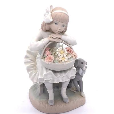 Sale Photo Thumbnail #41: Lladro Girl w/ Flowers,8”