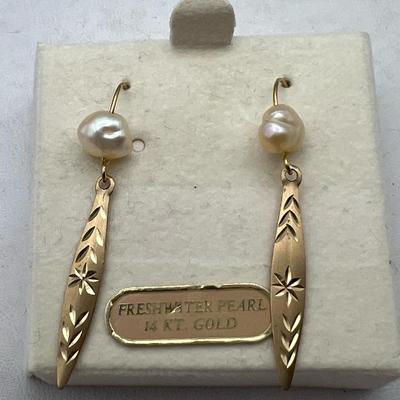 14K Gold Freshwater Pearl Dangle Earrings