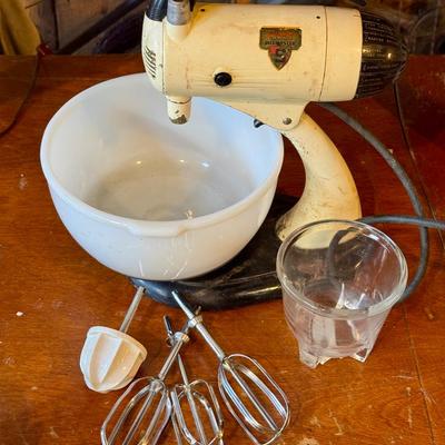 Sunbeam Mixmaster & Accessories 