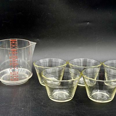 Vintage Plastic Measuring Cup & Glass Pyrex Portion Cups