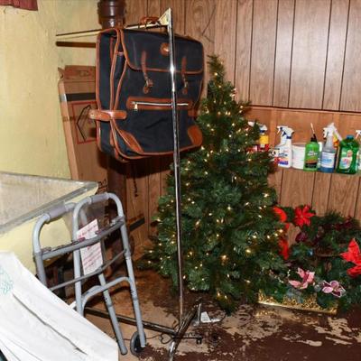 Sale Photo Thumbnail #618: 618 11 utility room 10)