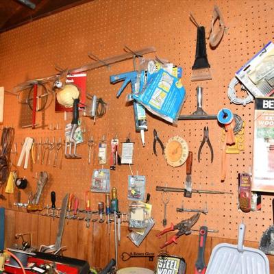 Sale Photo Thumbnail #428: 427 08 garage 91)