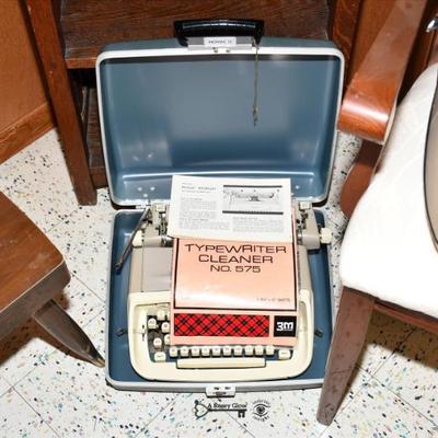 Sale Photo Thumbnail #485: 484 09 basement 45)