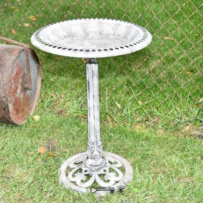 Sale Photo Thumbnail #676: 676 12 back yard 3)