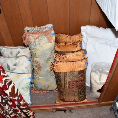 Sale Photo Thumbnail #604: 604 10 craft room 21)