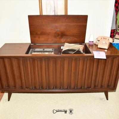 063 02 living room 29)