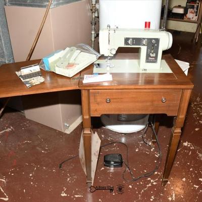 Sale Photo Thumbnail #624: 624 11 utility room 16)