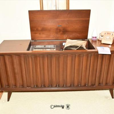 057 02 living room 23)