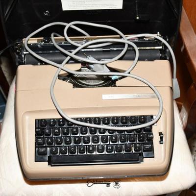 Sale Photo Thumbnail #484: 483 09 basement 44)